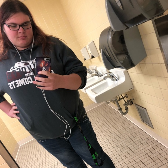 Meet your Posher, Sierra - Picture 1 of 1